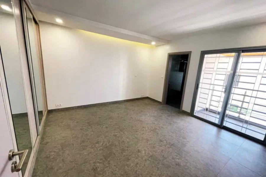 06_Villa à Mamelles, Cité Mbakiyou Faye