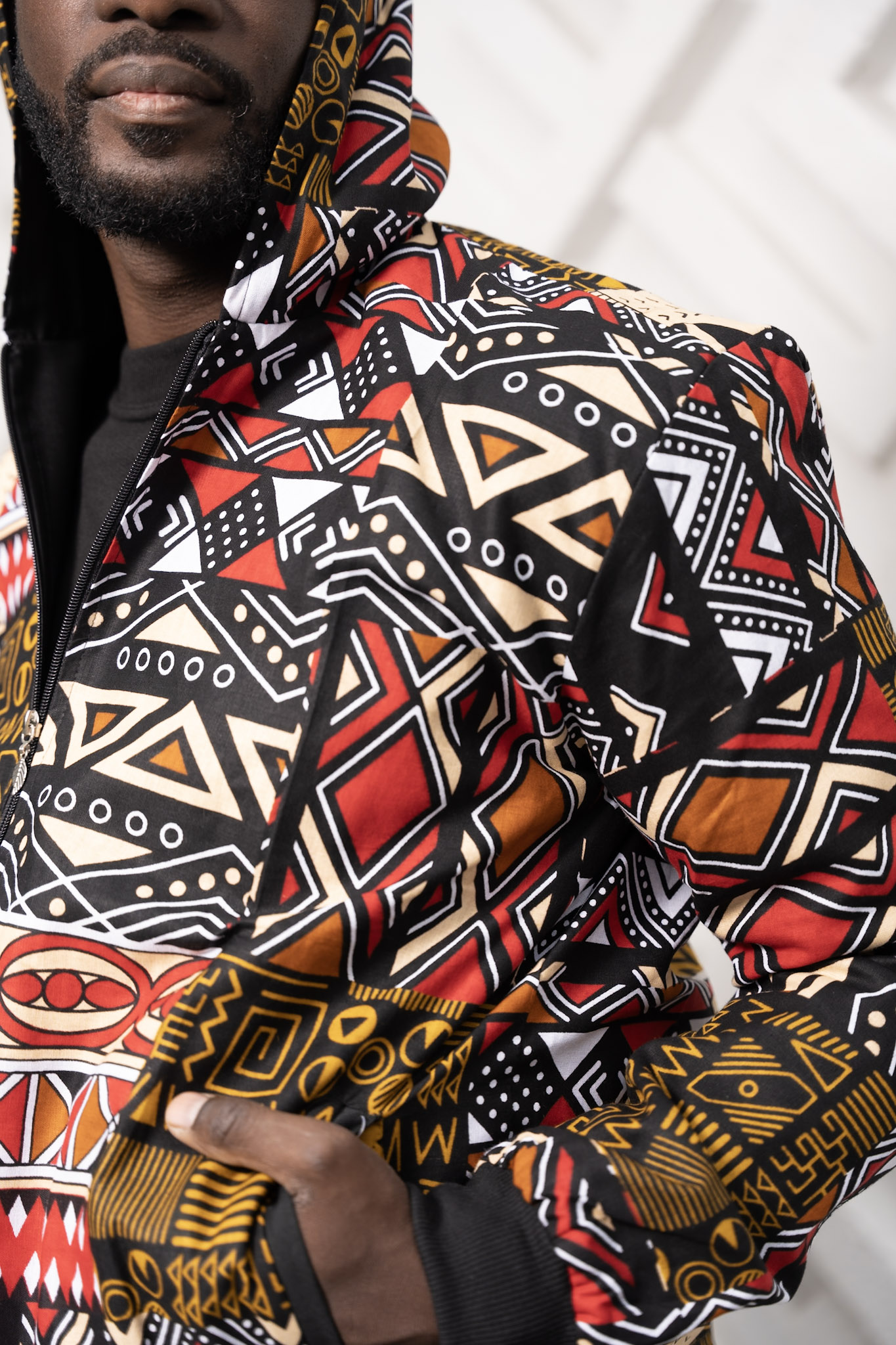 Robe en wax aux motifs géométriques, coupe midi